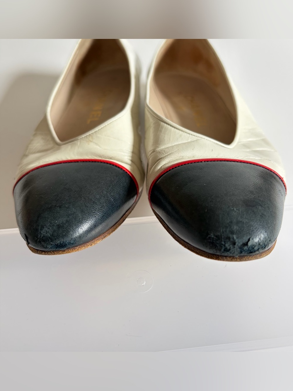 CHANEL Vintage White Leather Ballet Flats with Navy Cap Toe and Red Trim - Picture 8 of 9